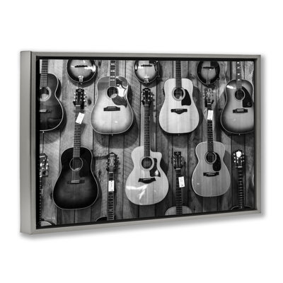  Guitare acoustique suspendue sur toile flottante encadrée par Jennifer Rigsby