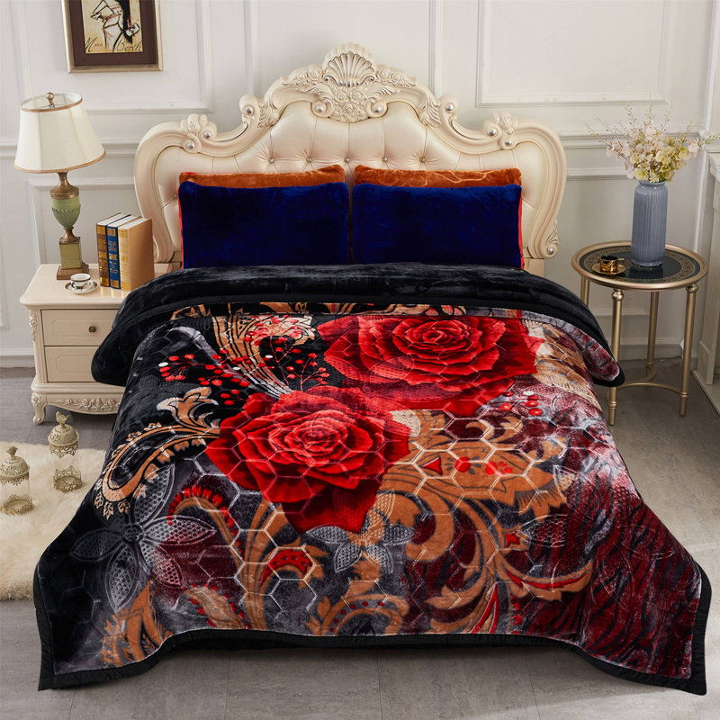 Couverture en flanelle très grande taille Merry Home 87 po x 95 po, 10 lb, prête pour l'hiver, douce et soyeuse, impression A & B à 2 épaisseurs et motif à une face en relief, rose rouge et motifs ornés