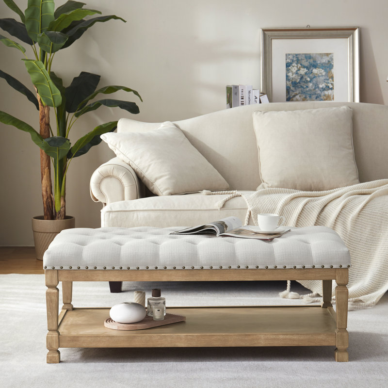 Repose-pieds capitonné rectangulaire avec garniture cloutée Cristan, Beige