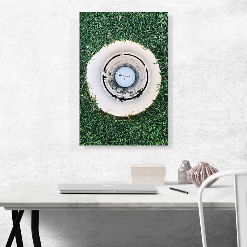 Vue de golf sur un trou de golf - reproduction de photo sur toile tendue, H 26 po x l 18 po x P 0,75 po