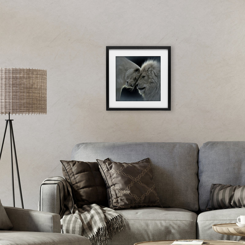 «White Lion Love», reproduction sous verre encadrée, design par Collin Bogle, H 13 po x l 13 po, Cadre noir minuit