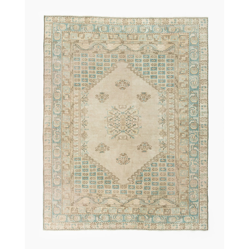Tapis rectangulaire unique en laine brun clair / beige de 6 pi 4 po x 8 pi des années 1940