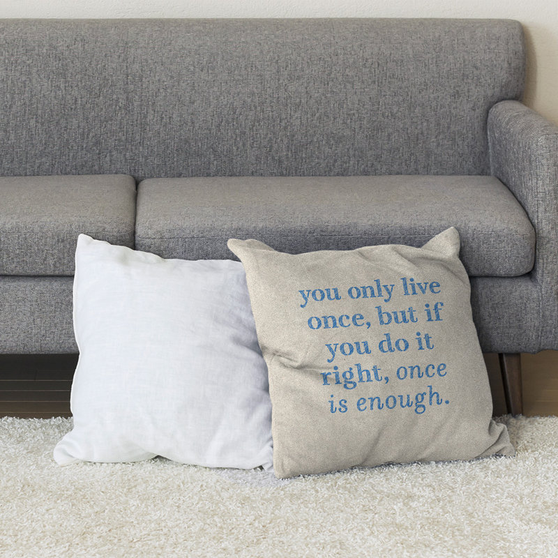 Coussin de sol You Only Live Once, H 28 po x l 28 po, Blanc/bleu