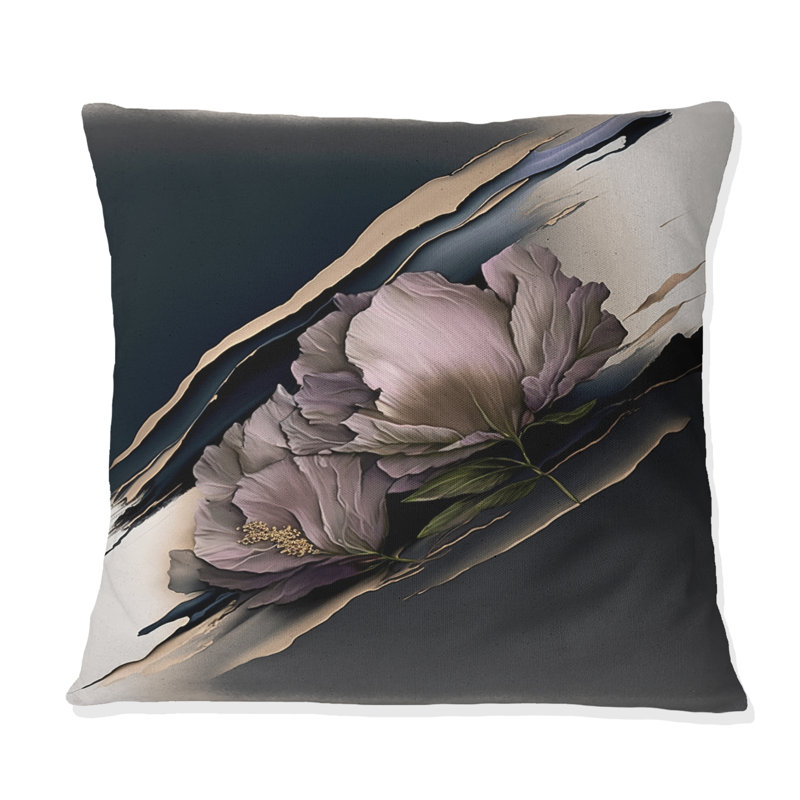 Coussin décoratif avec pivoines mauves et hyperréalistes III