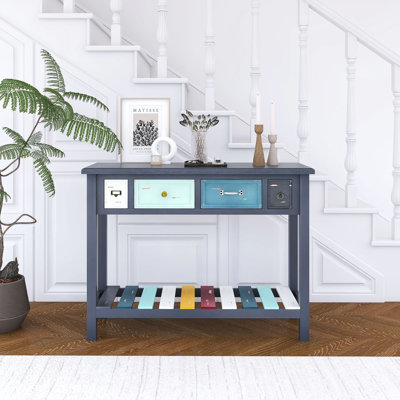 Armoire traditionnelle sculptée à la main avec portes doubles, solution de rangement élégante avec savoir-faire classique
