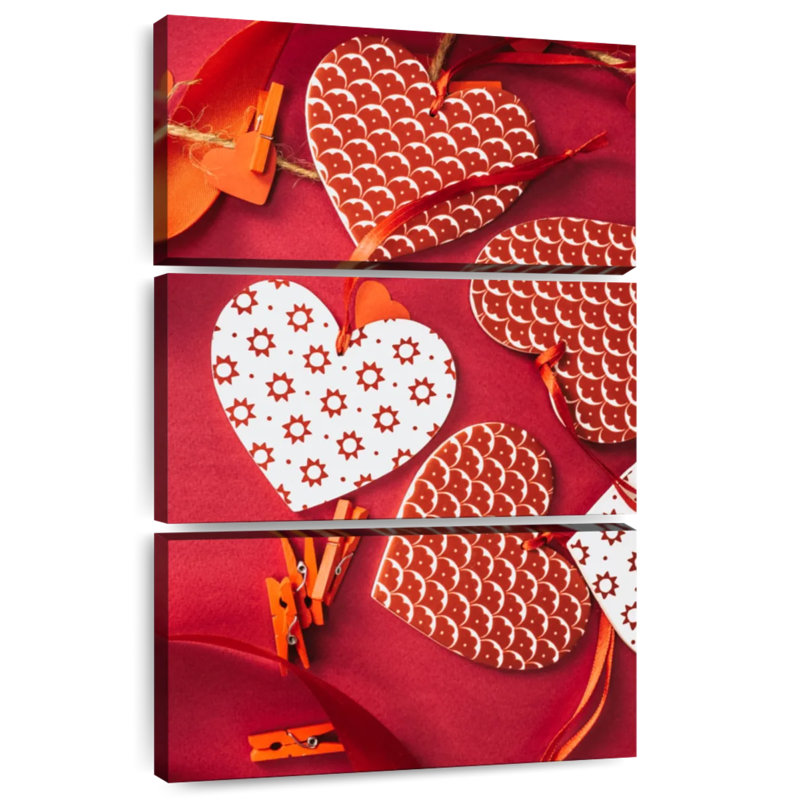 Hardie Paper Ornament Hearts, 32" H x 20" W