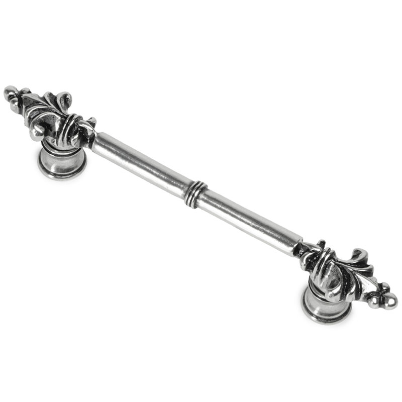 Poignée classique Charl Allemagne avec petits fleur de lys aux extrémités, Argent argent, 4"