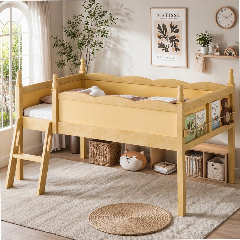 Lit mezzanine simple avec garde-corps pleine longueur, lit mezzanine bas en bois massif avec échelles et tablette à côté, forme chic et profil bas, naturel