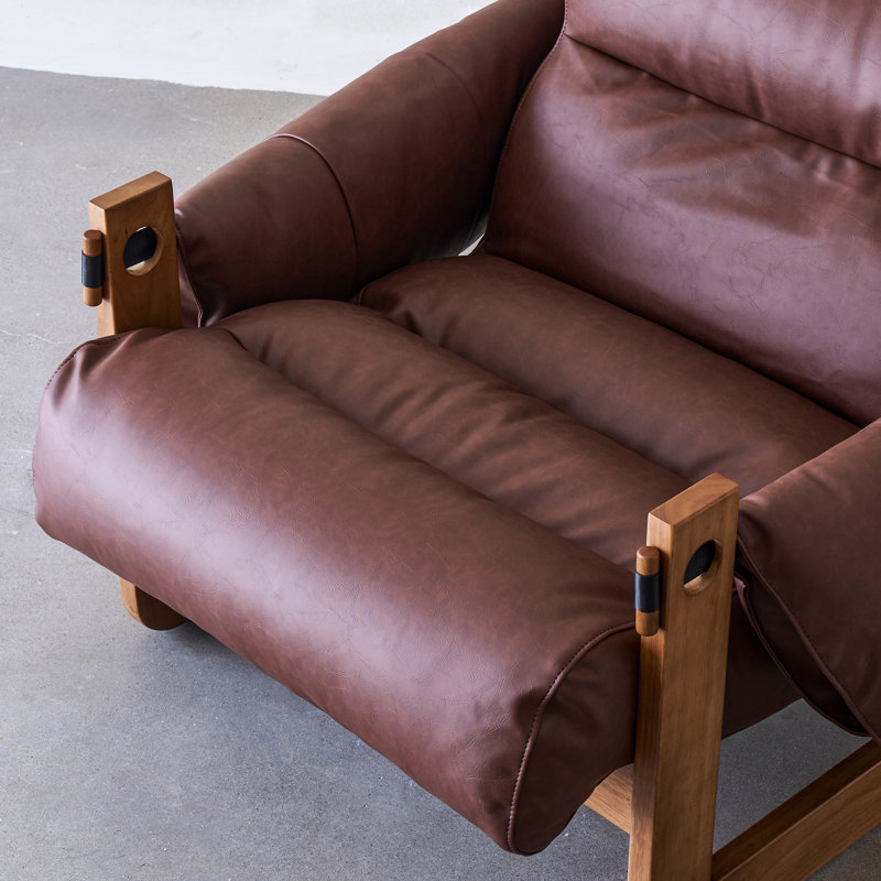 Silk Cotton Filling,Retro-Style Solid Wood Leisure Chair Is Covered In Soft Leather,Suitable For Living Room, Bedroom And Balcony.