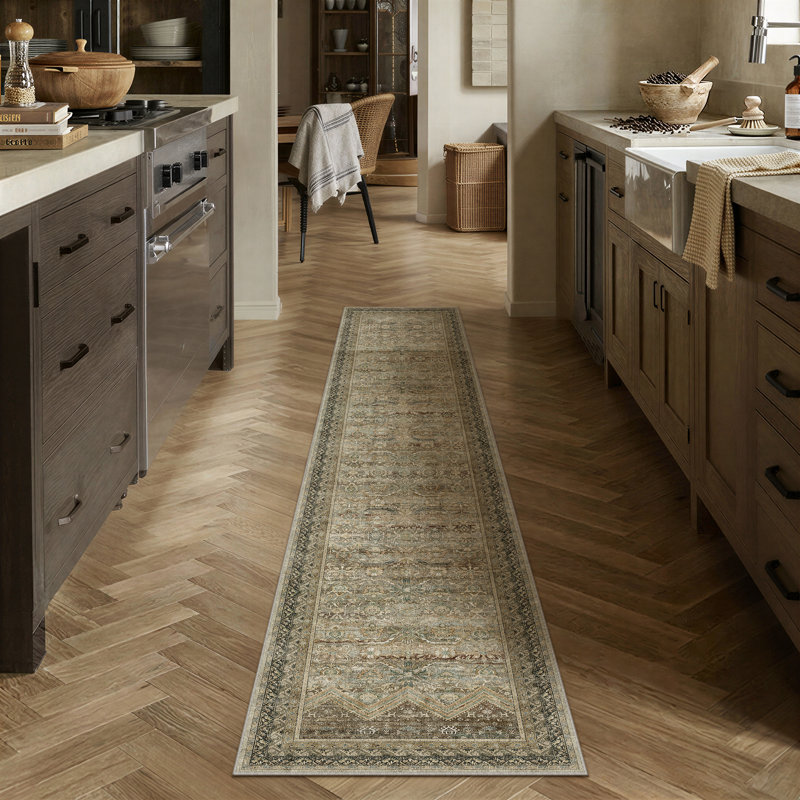 Tapis oriental brun clair avec envers antidérapant Vesper, Tapis de couloir 2 pi x 8 pi, Marron foncé