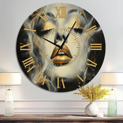 Horloge murale en métal noir glamour « Smoke and Golden Lips »