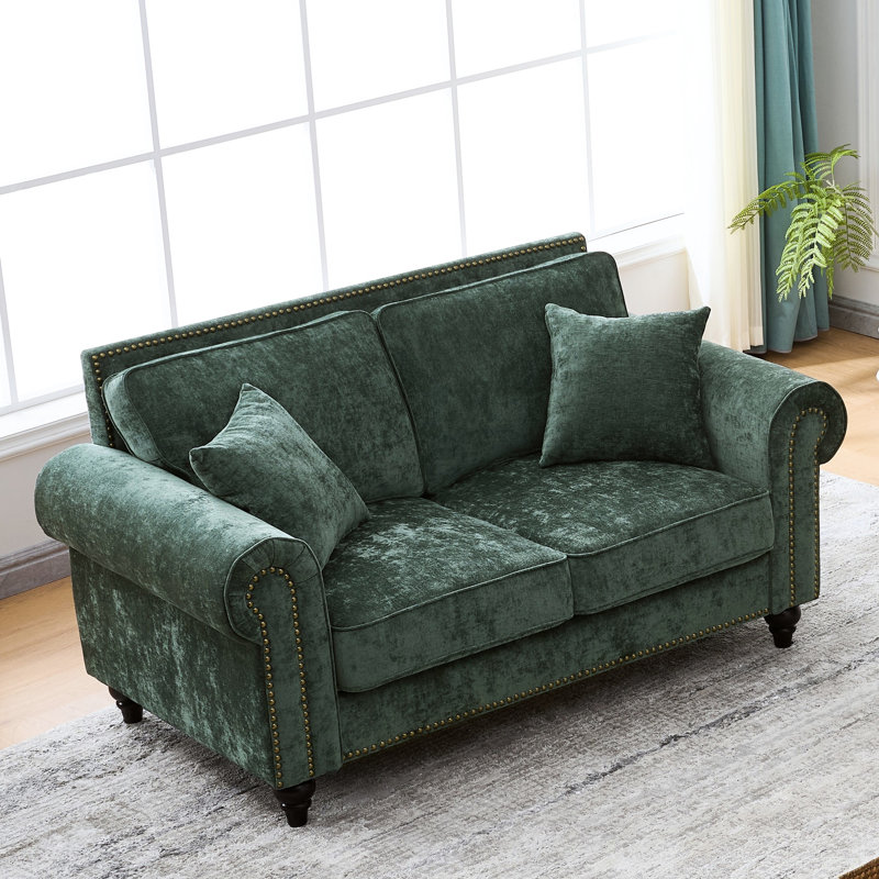 Canapé rembourré en chenille de 63 po avec accoudoirs roulés Modern 63 po pour le salon, structure et pieds en bois massif, rembourrage en mousse haute densité, tissu en velours doux, garniture cloutée incurvée, assise mi-moelleuse, s'adapte