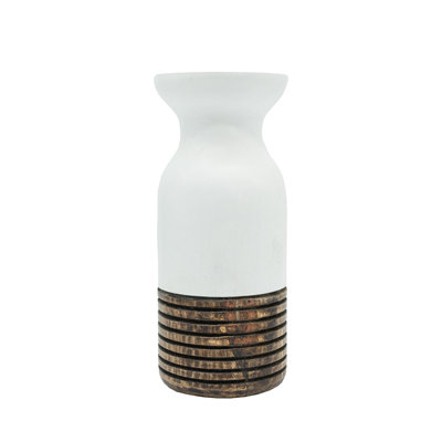  Vase sculpté en bois blanc