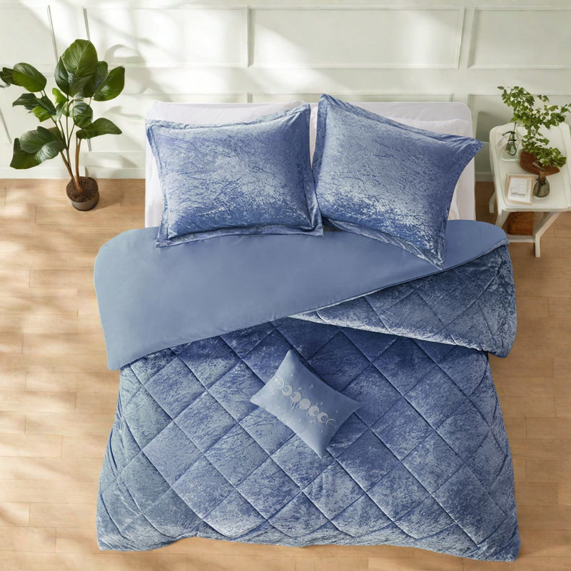 Luxurious Velvet Bedding Set, Soft Polyester, Glamorous Bedroom Decor