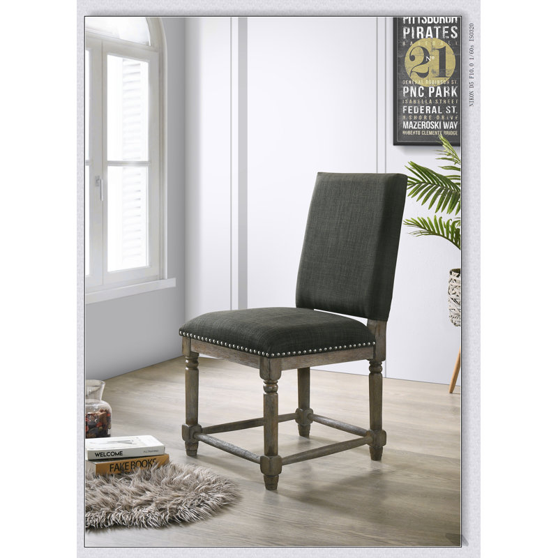 Ensemble de 2 chaises de salle à manger Everton en tissu gris avec coussins confortables et garniture cloutée élégante, parfait pour les repas modernes