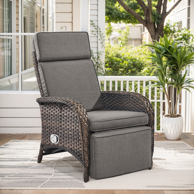 Chaise longue inclinable et réglable en osier Serita Caeden, Gris