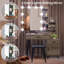 Coiffeuse grise avec lumières