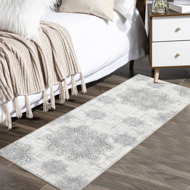 Saruf Washable Floral Indoor Rug, Runner 2' x 6'