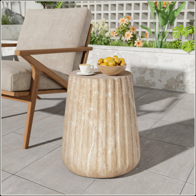 Table d'appoint d'extérieur sculptée, avec une base piédestal élégante et une conception polyvalente pour une utilisation intérieure et extérieure