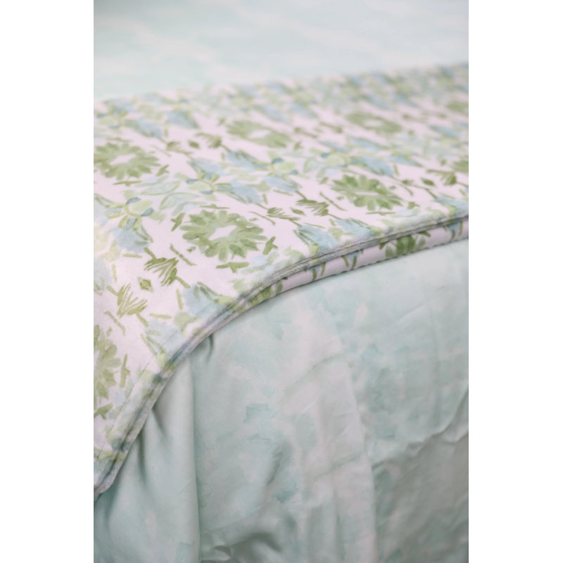 Wildflowers I Small Repeat Luxury Throw, White/Apple Green