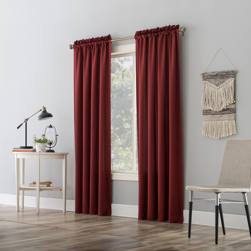Panneau de rideau obscurcissant et isolant en polyester - Basics by Wayfair ™, l 54" x L 84", Rouge