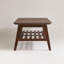 Table basse en noyer brun Mid-Century avec tablette de rangement ouverte pour le salon