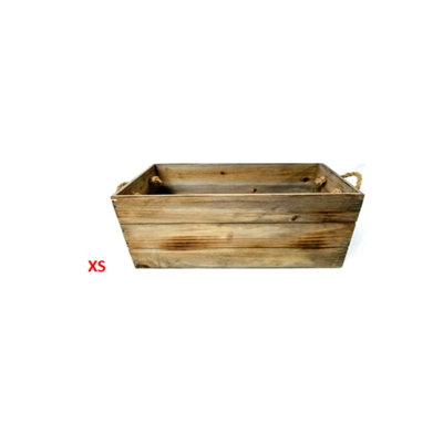 Boîte en bois brun avec poignées en corde