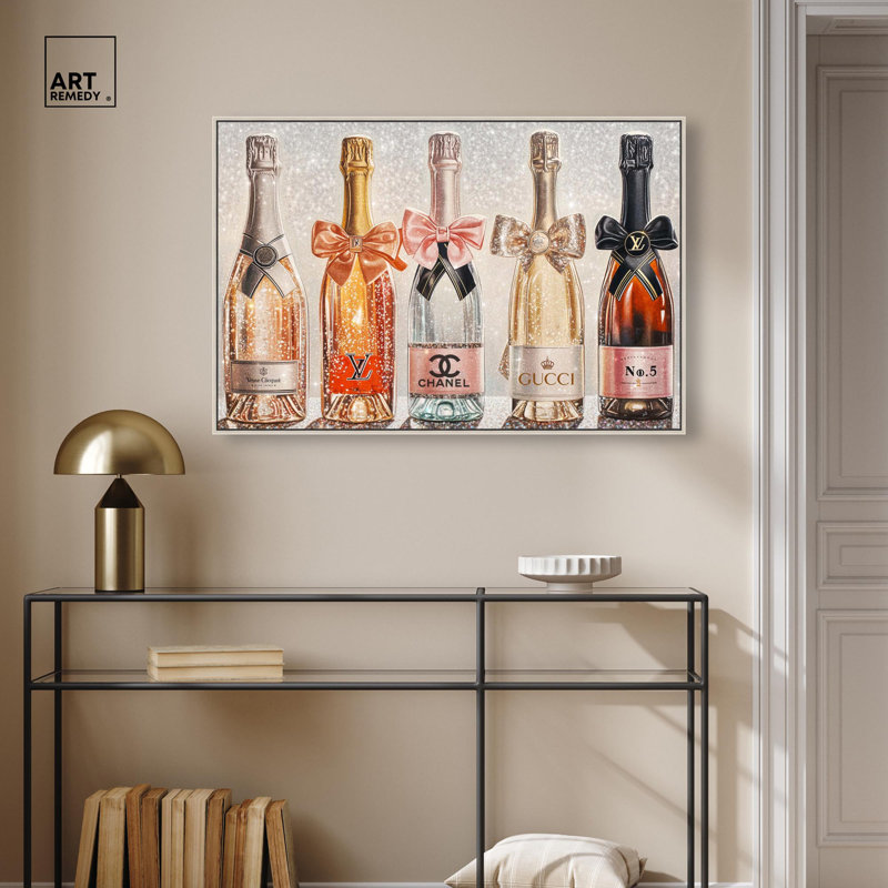 «Champagne Bottles Glitz» par Art Remedy, H 25 po x l 37 po, Cadre flottant, Noir