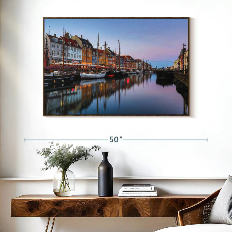 Nyhavn New Harbor, Cadre flottant en noyer, 40 po x 27 po