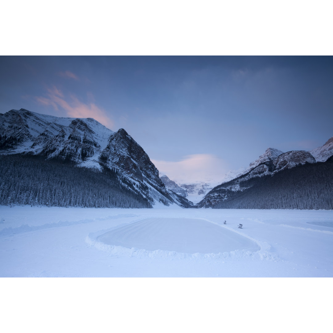 Lake Louise von Mysticenergy - Kunstdrucke auf Leinwand ohne Rahmen