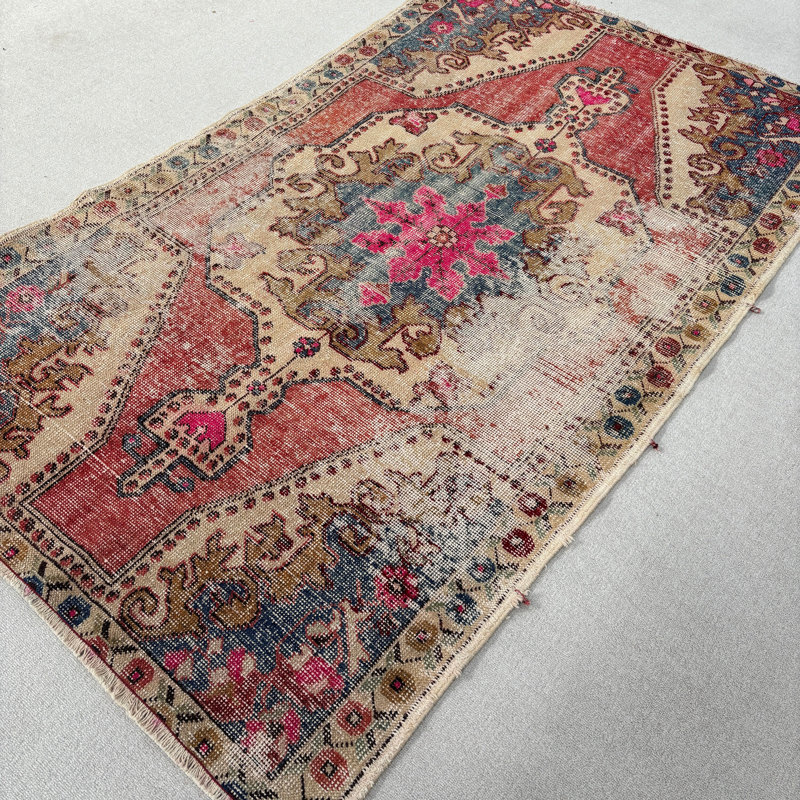 Tapis rouge rétro patchwork de 52 po x 88,6 po