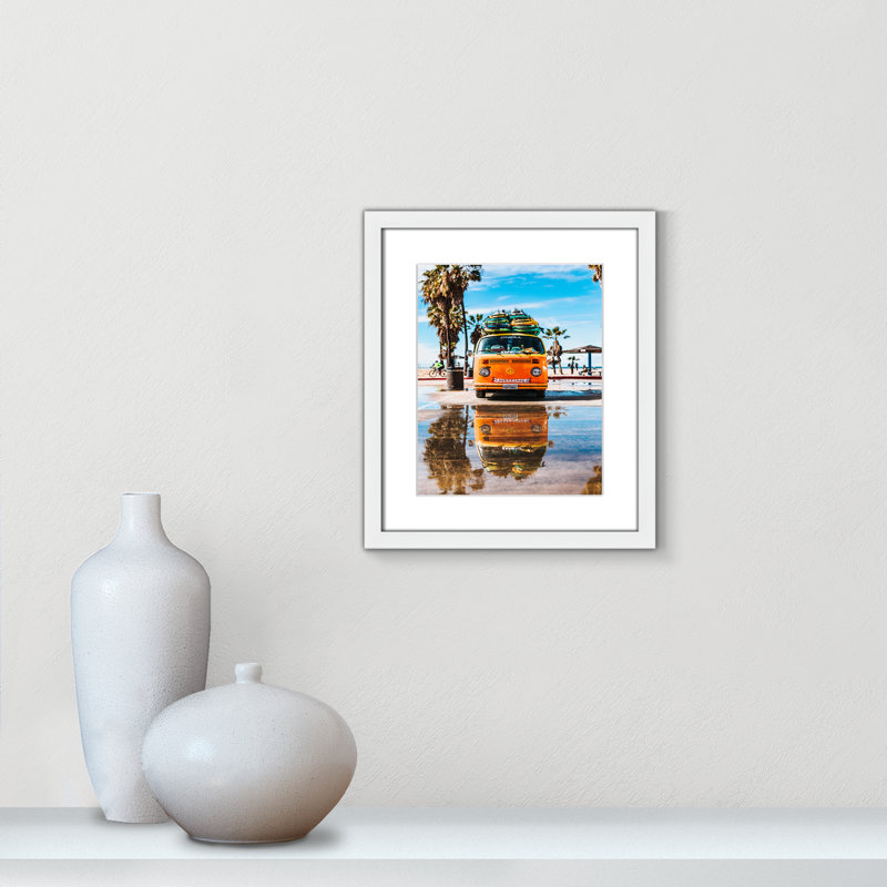 «Coastal Cruiser» par Tyler Nix, H 15 po x l 13 po x P 1,25 po, Blanc mat, Cadre blanc