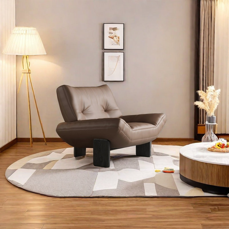 Fauteuil confortable avec structure en bois de frêne blanc, Similicuir brun