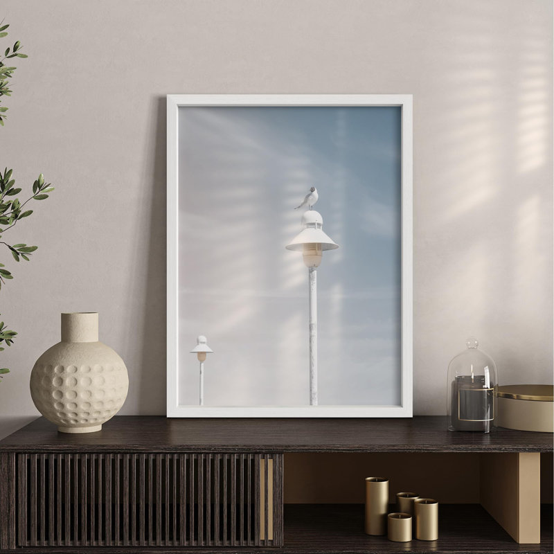 "Nautical Bird On Beach Pier Lamp Cloudy Sky Nature Illustration Small Decor Modern Art Work", Blanc, H 14 po x l 11 po