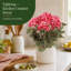 Arrangement floral d'hortensias en soie dans un vase décoratif-232272592