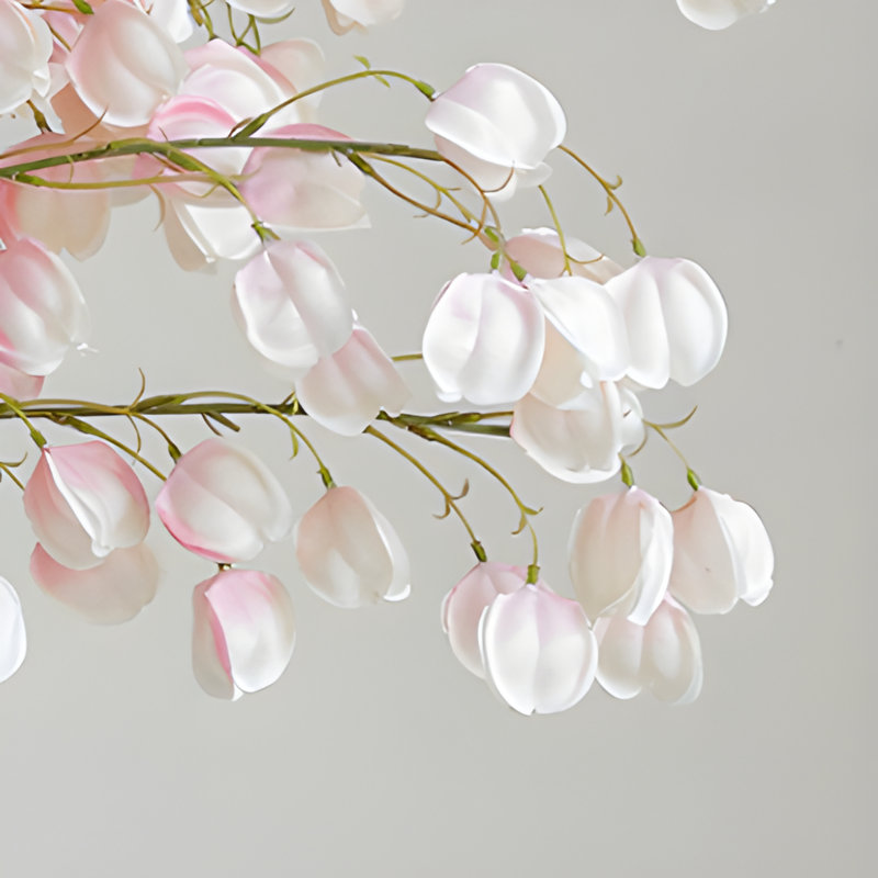 Ornements de fleurs simulées