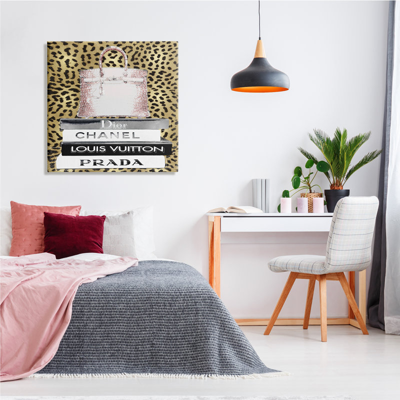 Glam, sac à main, livre de mode, pile de guépards, art mural sur toile XL par Madeline Blake