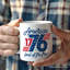Tasse America 1776 Land of the Free, cadeau rétro du 4 juillet avec nom personnalisé