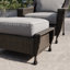 Chaise de patio avec coussins et repose-pieds