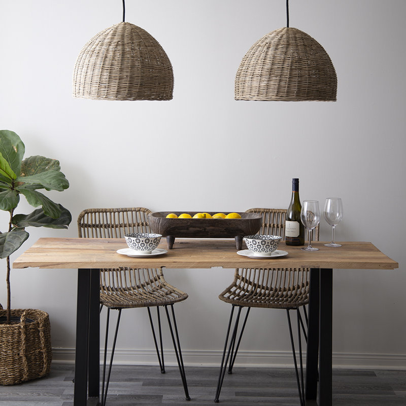 Luminaire suspendu en rotin, H 83 po x l 15,5 po x P 15,5 po