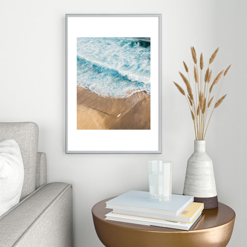 Le surfeur et l'océan encadré sur papier, Argent, H 19 po x l 13 po