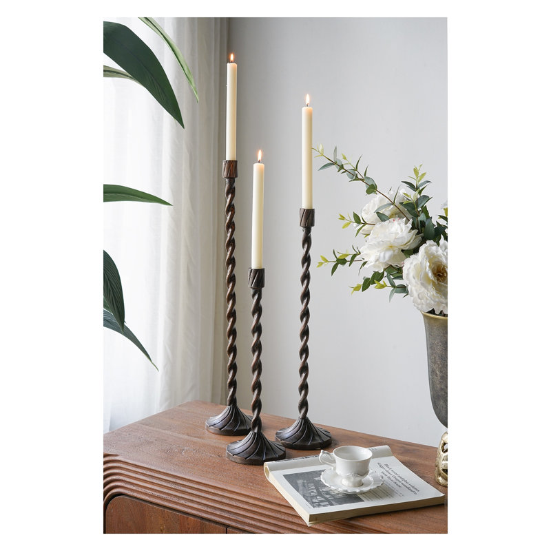 Ensemble de 3 porte-bougies coniques en aluminium fabriqués à la main dans une finition bronze avec un design en spirale torsadée