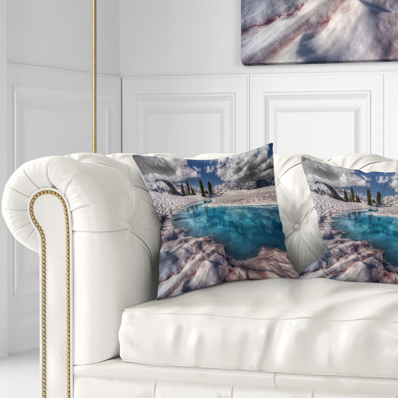 «Amazing Blue Melt Lake in Fog» - Coussin à imprimé paysage, 18" x 18", Coussin décoratif