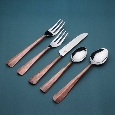 Ensemble de couverts de cinq articles pour une personne