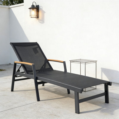 CHAISE LUNGE