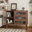 Armoire de rangement en bois avec tablettes