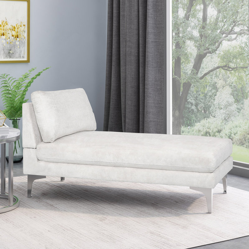 CHAISE LUNGE