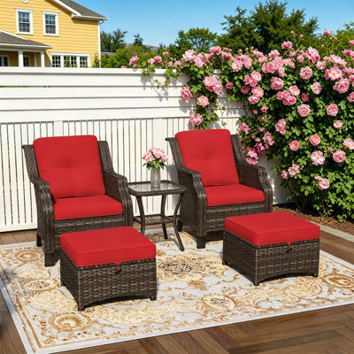 Ensemble de conversation de patio en osier 5 pièces avec 2 chaises, 2 repose-pieds, table d'appoint et coussin rouge