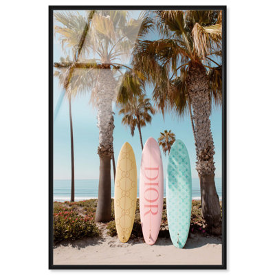«Waiting for the Waves in Style», reproduction d'art acrylique encadrée Coastal Glam par Notoriart, cadre noir, H 46 po x l 31 po