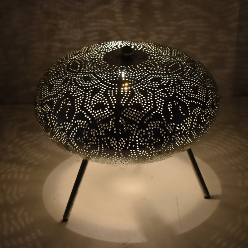 Meggan Metal Tripod Lamp, Silver
